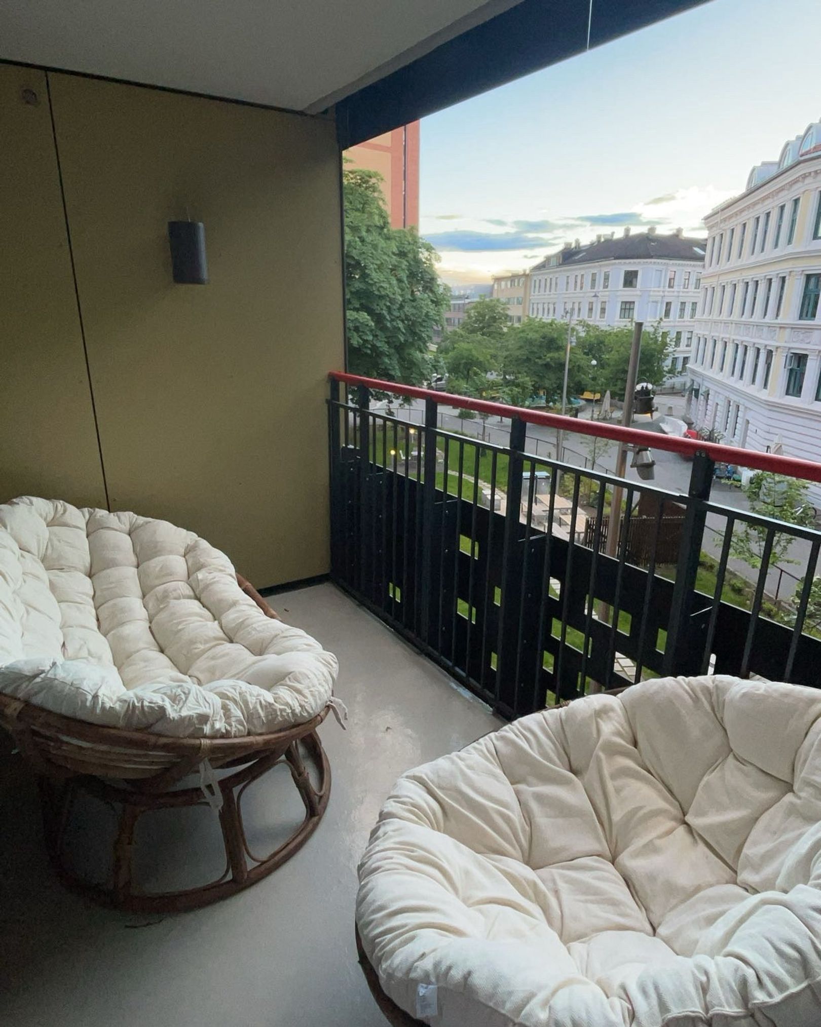 Rottingsofa og stol · Tise