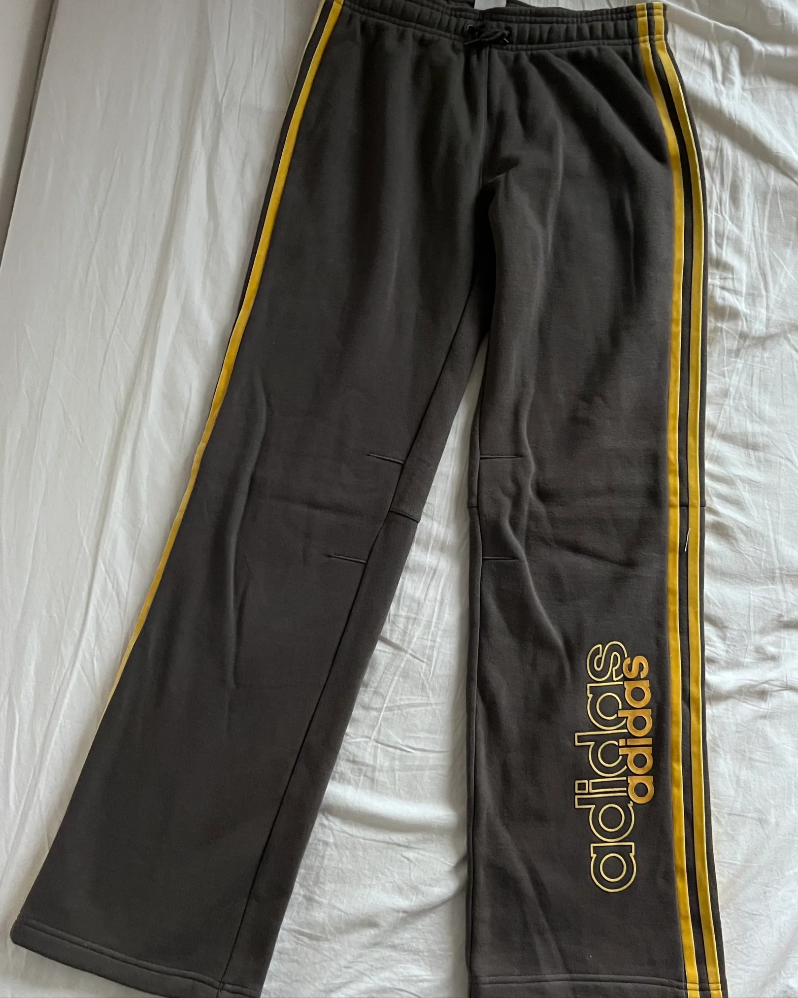 low rise adidas · Tise